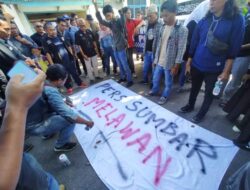Buntut “Tragedi” Pelantikan Wawako, Wartawan Gelar Demo di Kantor Gubernur