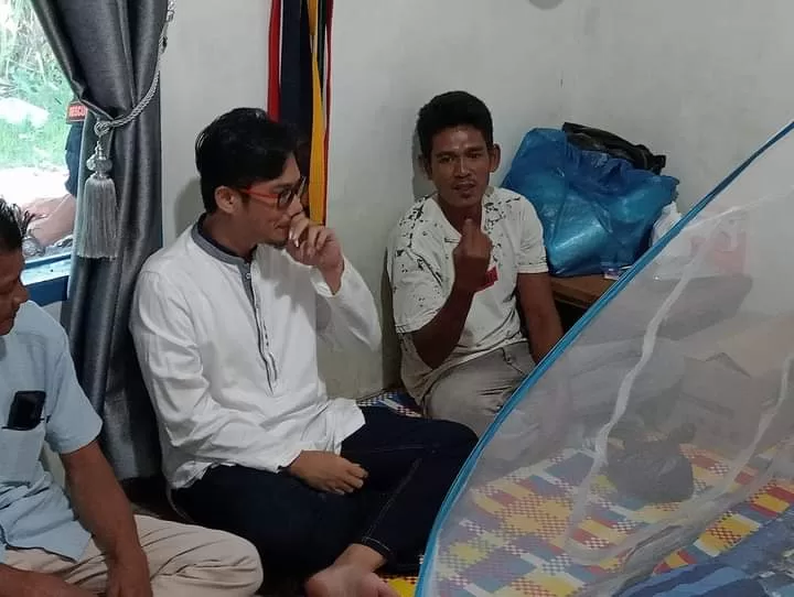 Dean Asli Chaidir saat berkunjung ke kediaman Furqon Aldian. (Foto: Dean Asli Chaidir)