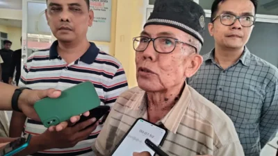 Ketua KPP Padang Asril Manan saat memberikan keterangan di RS Bhayangkara.