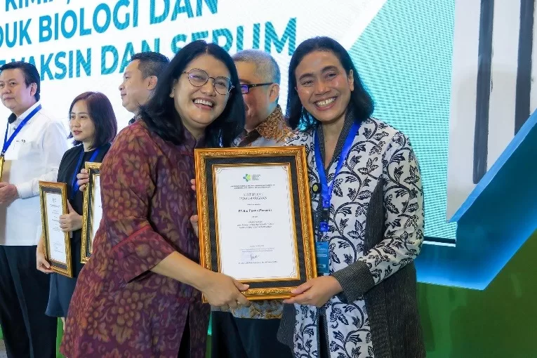 Induk Holding BUMN Farmasi Bio Farma dan anak usahanya Kimia Farma serta Indofarma meraih penghargaan kategori industri farmasi.