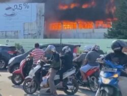 Api Berkobar, Bakar Eks Kantor Pajak di Sebelah Basko Hotel