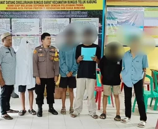 Pelaku prank pocong ketika Diamankan petugas.