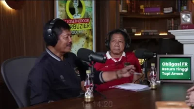 Coach Indra Sjafri saat bincang-bincang dengan Dedi Corbuzier. (Foto: cuplikan layar podcast Dedi Corbuzier)