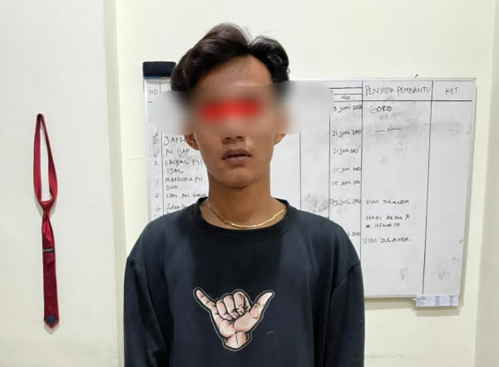 Pelaku RR,21, yang diduga menjadi mucikari.