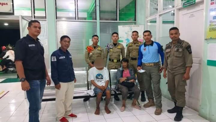 ODGJ saat di bawa ke Mako Satpol PP Padang.