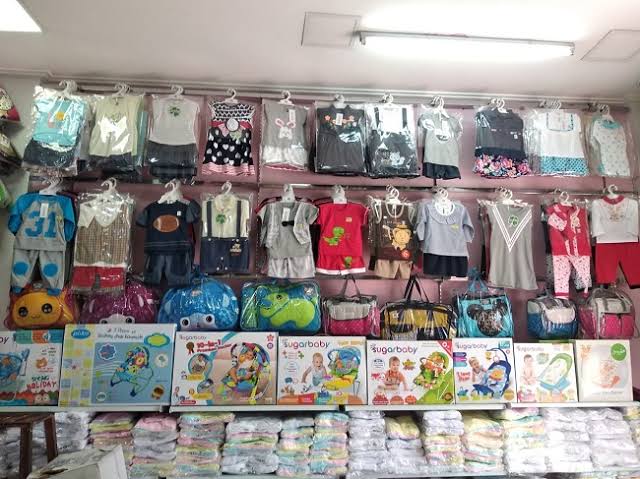 Ilustrasi baby shop.