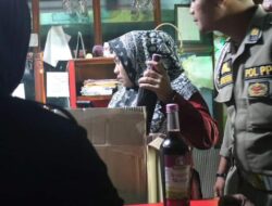 Satpol PP “Panen Besar” Puluhan Botol Minol dan Beberapa Perempuan  Diamankan 