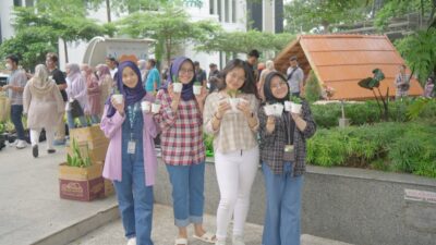 Bio Farma Libatkan Karyawan Lestarikan Lingkungan melalui Program “Bottle Exchange with Plants”.