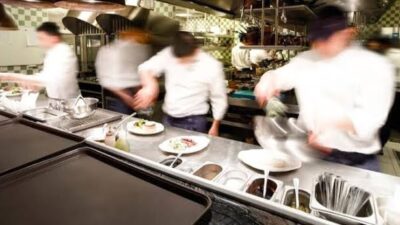 Ilustrasi Staff Kitchen.