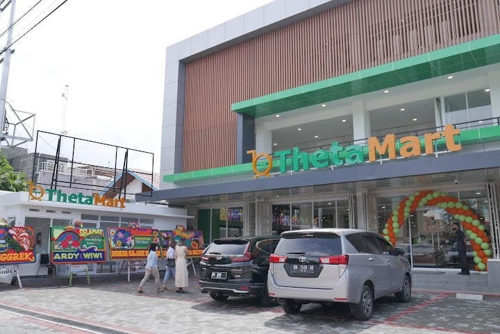 Theta Mart Padang.