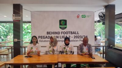 Chief of Business PT Liga Indonesia Baru (LIB) Budiman Dalimunthe memberikan keterangan kepada sejumlah awak media di Padang.