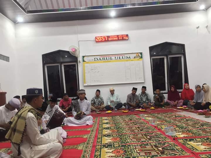 Wakil Bupati Pasaman Barat dan ketua DPRD hadiri Isra Mikraj di Musala Darul Ulum.