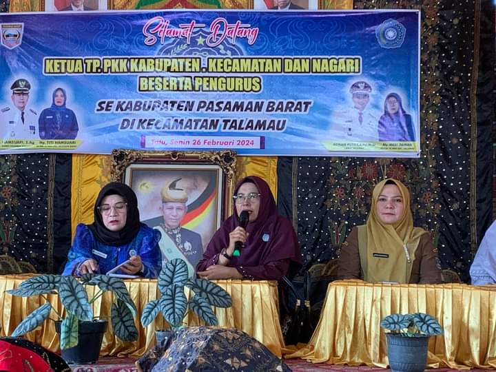 Pada pertemuan Bulanan TP-PKK Pasbar, Ny. Titi Hamsuardi tekankan 10 program Pokok PKK dilaksanakan menyeluruh di masyarakat.