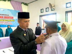 Sekda Pasbar Lakukan Sertijab Camat Koto Balingka