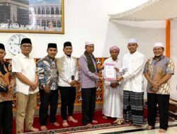 Wabup Pasbar Kunjungi Jemaah Suluk Masjid Maulana Siddiq Padang Durian Hijau