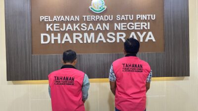 Diduga rugikan Negara miliaran rupiah, walinagari dan Bamus Sikabau ditahan Kejari Dharmasraya.