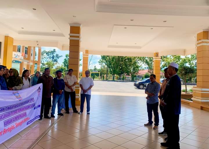 Bupati Hamsuardi melepas TFL untuk pelaksanaan rehab rumah rusak sedang korban gempa Pasbar.