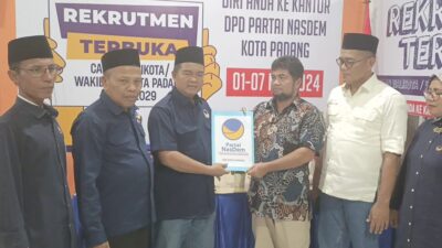 Kembalikan Formulir, Dokter Herman Anwar Berharap Di usung NasDem di Pilkada Padang