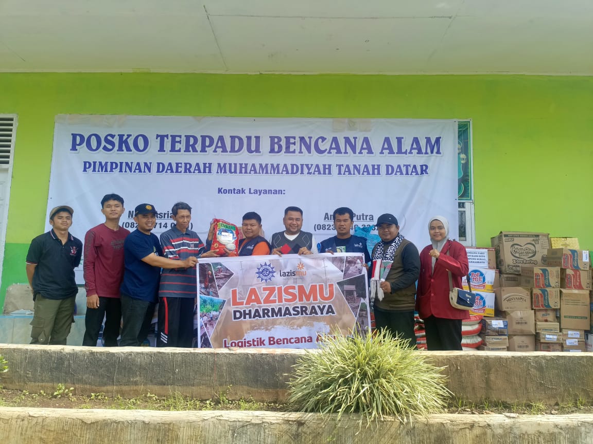 PDM Muhammadiyah Dharmasraya membantu korban banjir bandang di Tanahdatar.