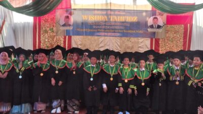 Sebanyak 77 wisudawan ikuti wisuda Tahfidz perdana MIN 5 Padang.