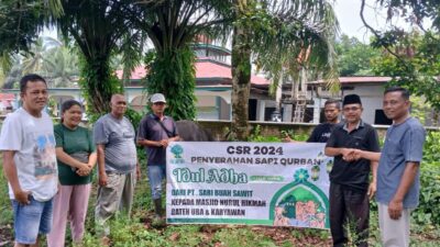 PT SBS Serahkan Dua Ekor Sapi ke Masyarakat