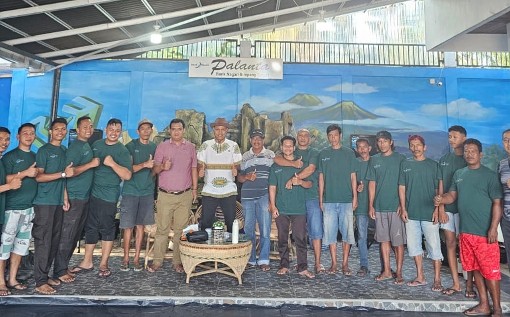 Bank Nagari Simpang Empat sembelih empat ekor sapi kurban.