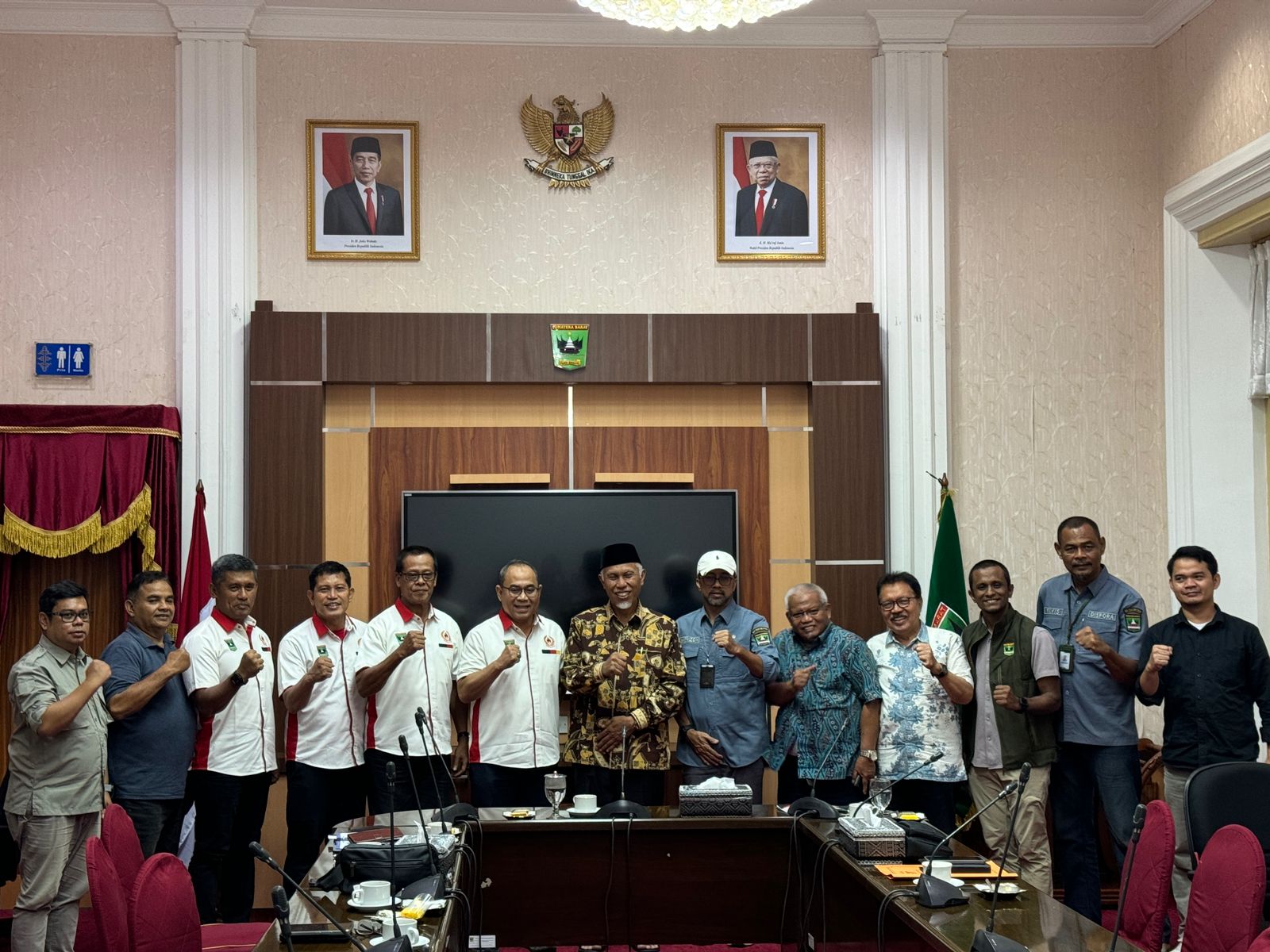 Pertemuan jajaran pengurus KONI Sumbar, Tim Satgas PON Sumbar dengan Gubernur Sumbar, Mahyeldi Ansharullah.