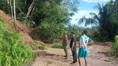 Banjir disertai longsor melanda Jorong Kampung Surau, Kecamatan Pulau Punjung.