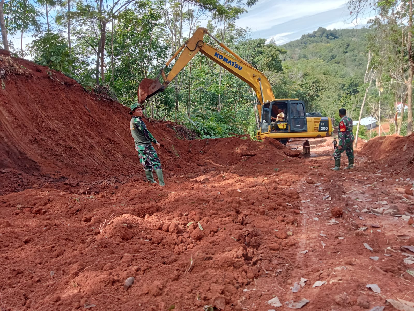 Program TMMD ke- 121 di Pesisir Selatan buka jalan baru sepanjang 5 KM.