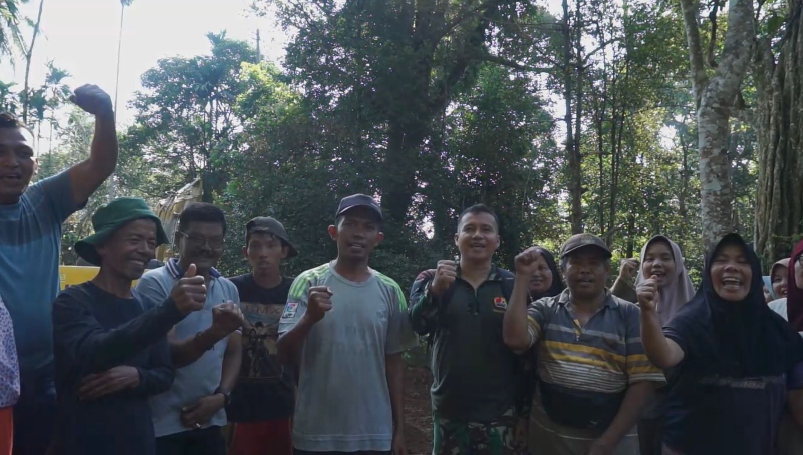 Angkut Hasil Panen Warga Dipermudah, Walinagari Pelangai Kaciak, Ucapkan Terimakasih pada TNI.