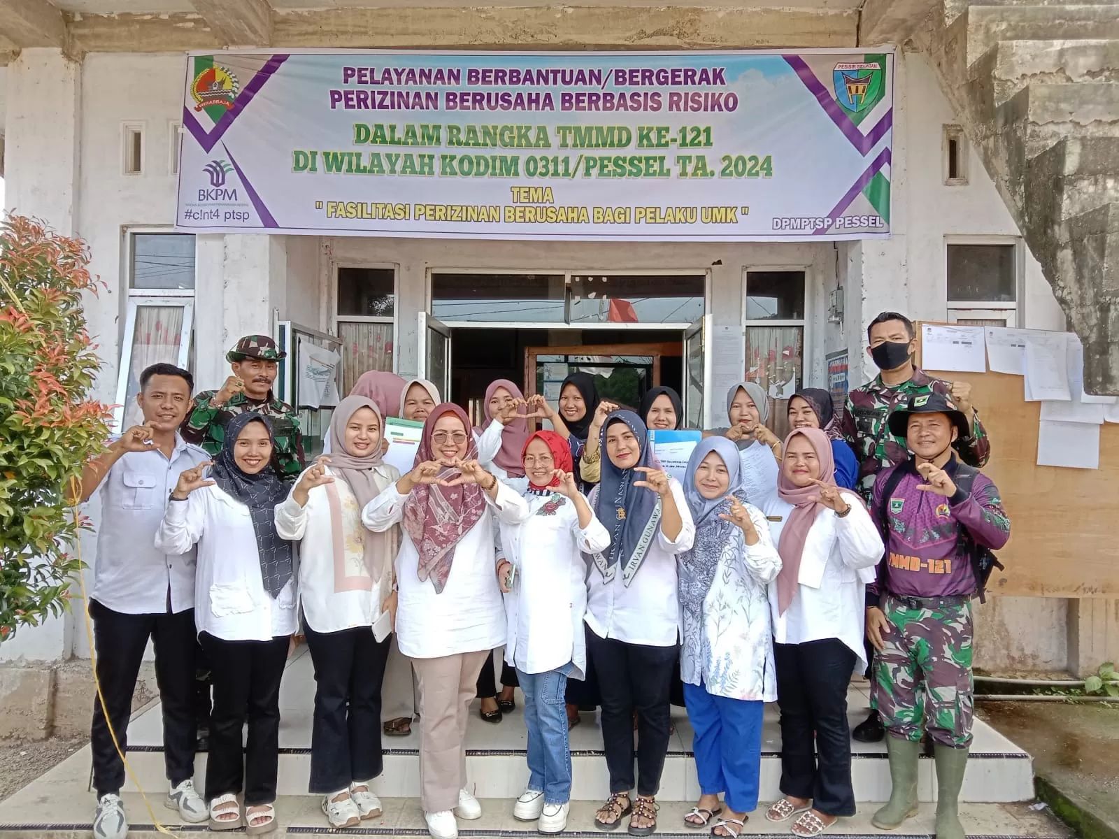 DPMPTSP Pessel layani UMK masyarakat di lokasi sasaran TMMD Pesisir Selatan.