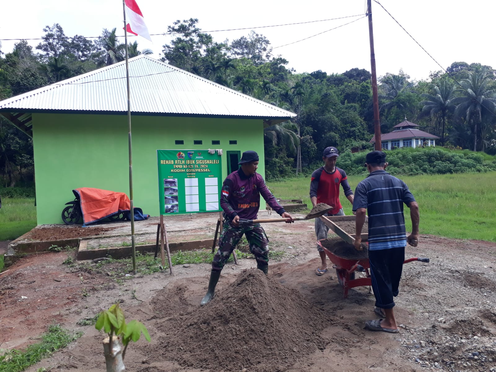 Satgas TMMD ke-121 Kodim 0311/Pessel terus kebut rehab rumah tidak layak huni.