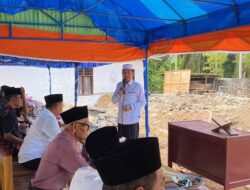 Bangunan Lama Dirobohkan, Wabup Risnawanto Letakkan Batu Pertama Pembangunan Kembali Masjid Al Muhajirin