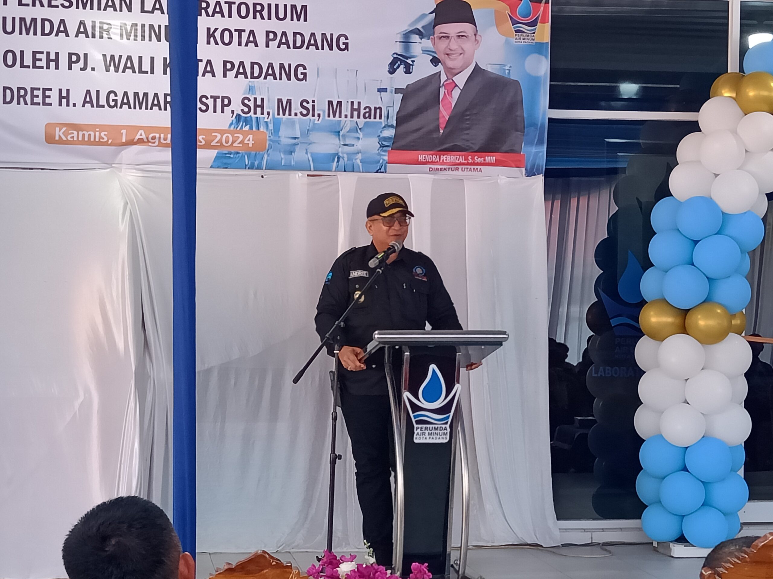 Pj Wako Padang memberikan sambutan saat saat peresmian laboratorium Perumda AM Padang.