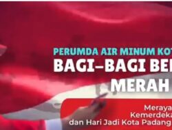 Perumda AM Padang Bagikan Ratusan Bendera Merah-Putih