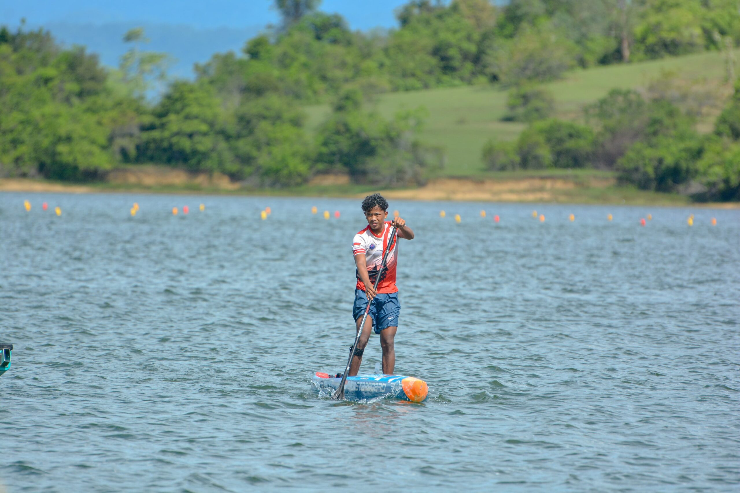 Atlet Dayung Sumbar sedang berlaga.