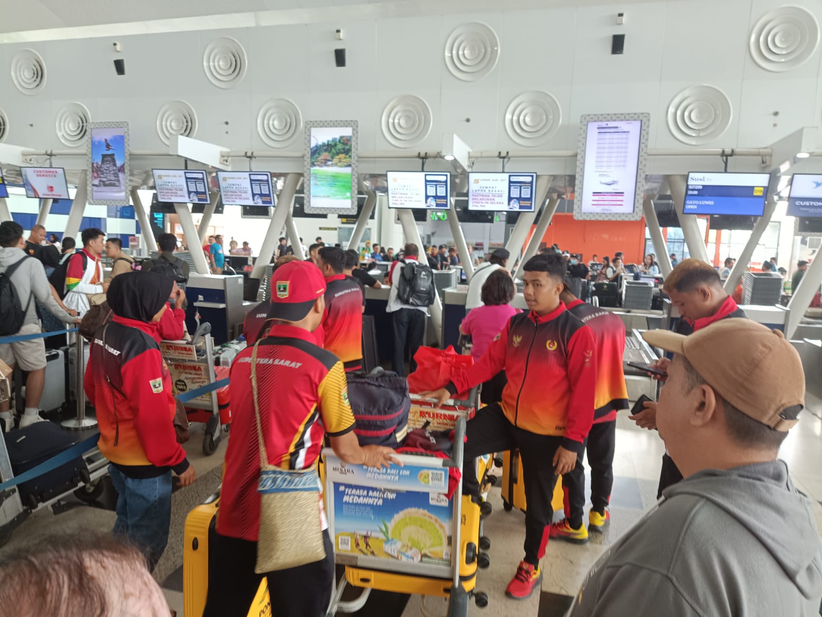 Kontingen besar Sumbar saat bertolak dari Aceh dan Medan menuju Kota Padang.