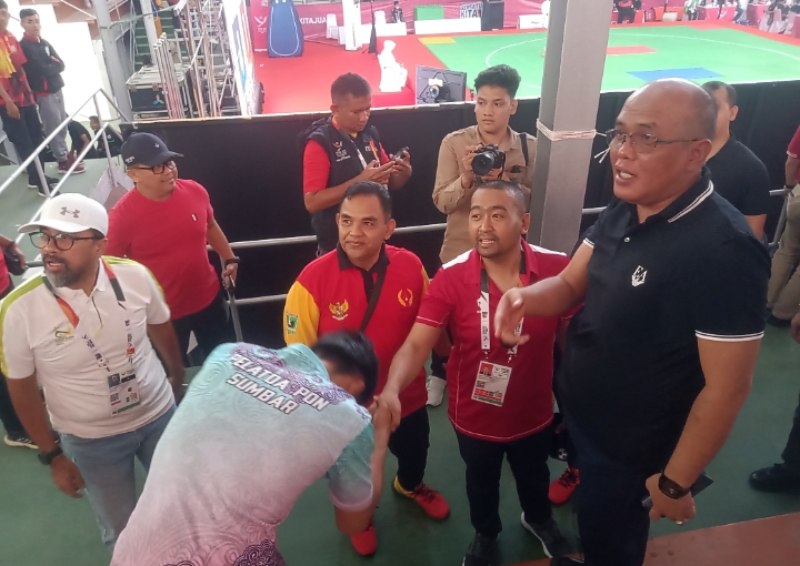 Wagub Sumbar Audy Joinaldy dan Ketua DPRD Sumbar Supardi support perjuangan atlet Pencak Silat Sumbar.