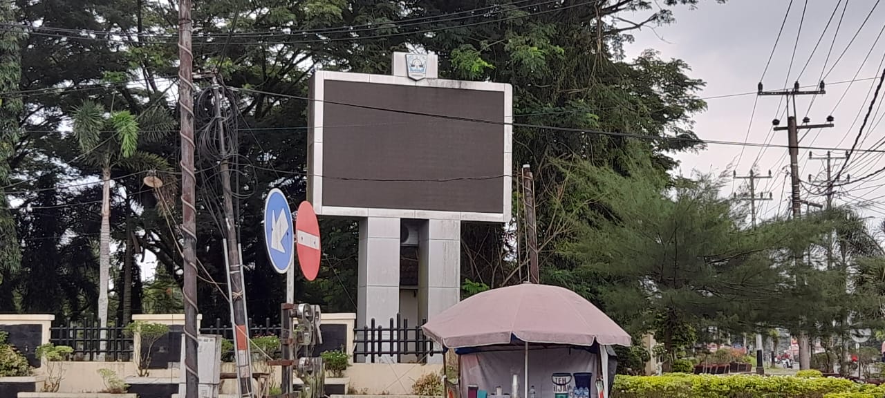 Diduga ada mark up anggaran,  videotrone di Dharmasraya menuai masalah.