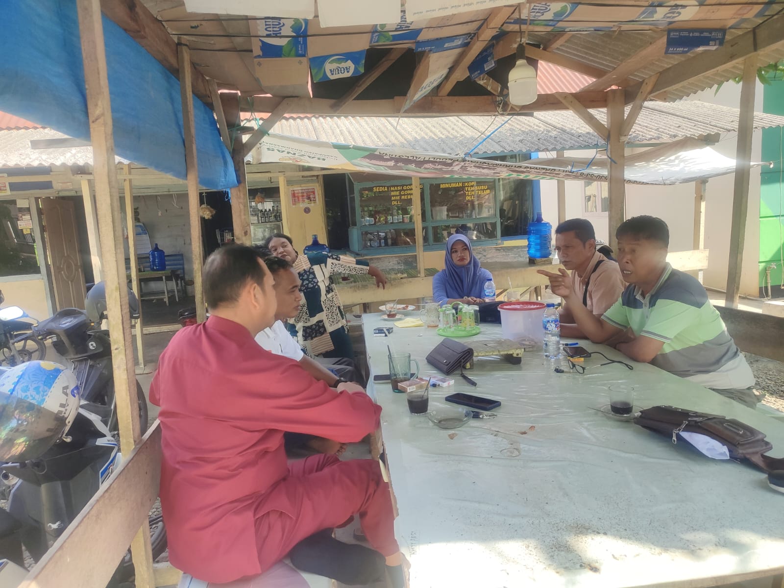 Para jurnalis di Kabupaten Dharmasraya berbaur dan berkumpul membahas isu terkini di kabupaten tersebut.