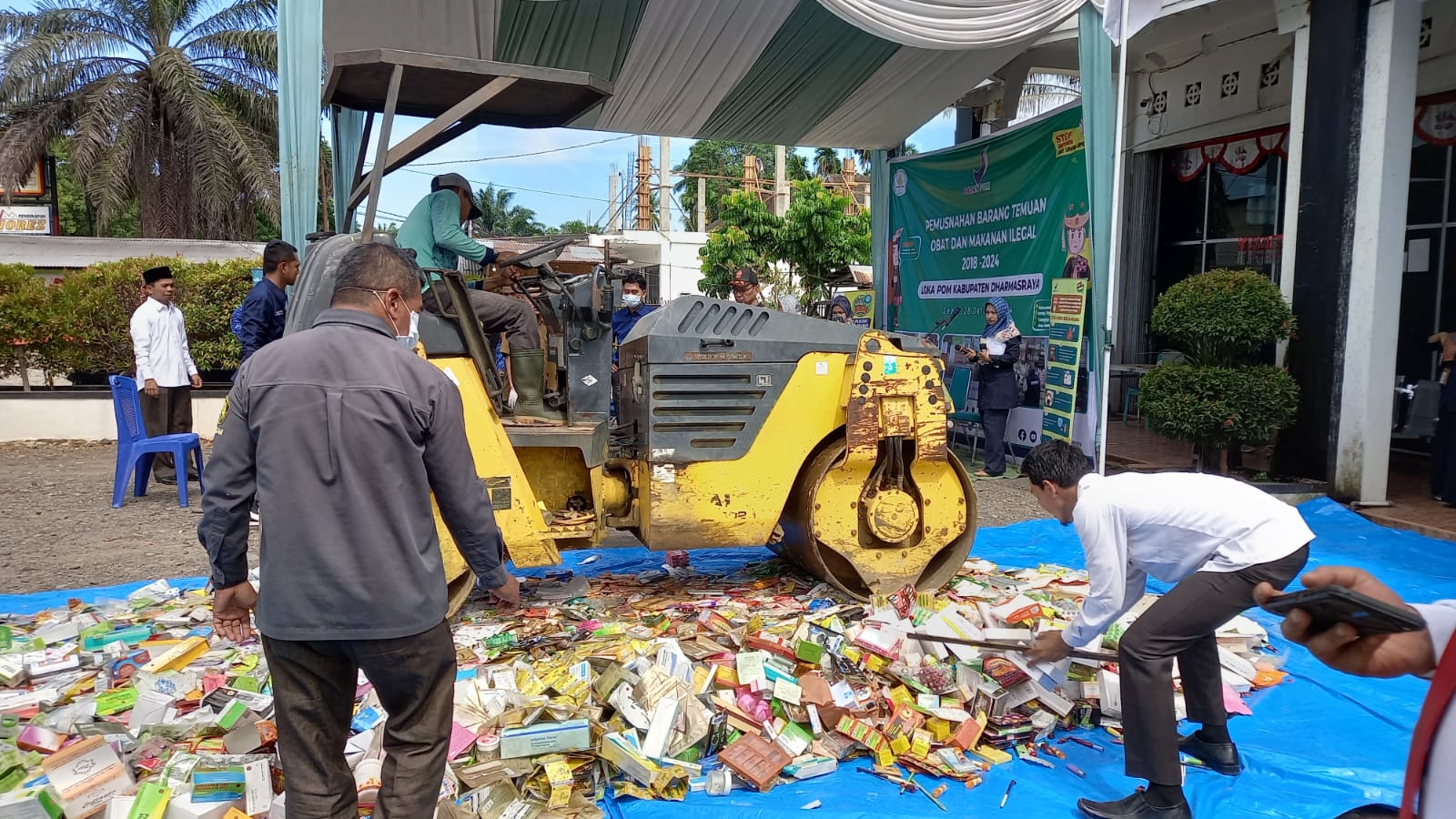 BPOM Dharmasraya, Sawahlunto, Sijunjung (DSS) musnahkan kosmetik ilegal senilai Rp256 juta lebih.
