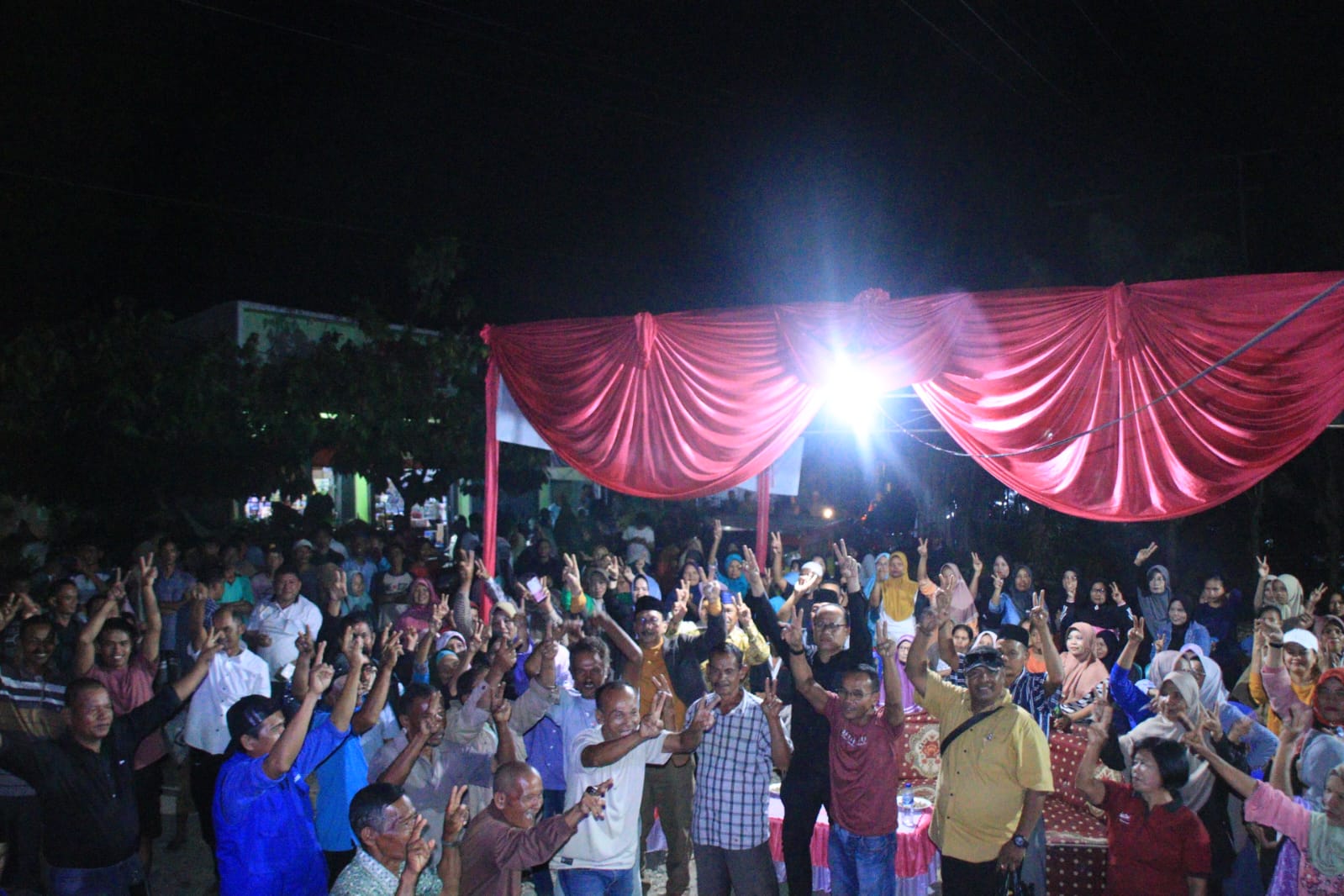 Paslon nomor urut 2, Hendrajoni-Risnaldi menggelar kampanye.