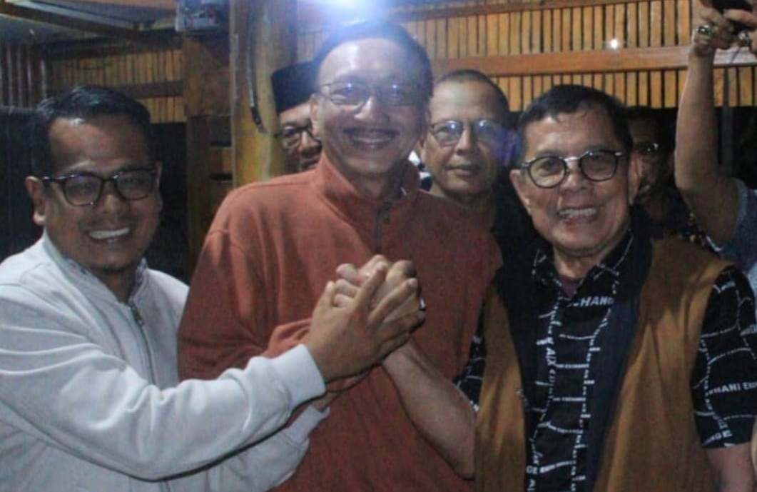 Mantan bupati Pessel 2 periode, Darizal Basir menilai pasangan HJ-RI sangat tepat pimpin Pessel 2025-2030.