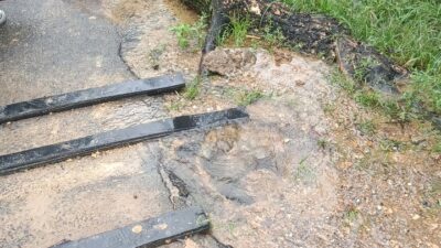 Kebocoran pipa di kawasan SDN Negeri Padang Besi, Rabu (16/10/2024) pagi.