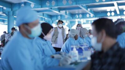 Ilustrasi karyawan pabrik.