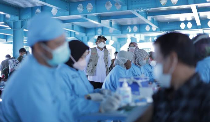 Ilustrasi karyawan pabrik.