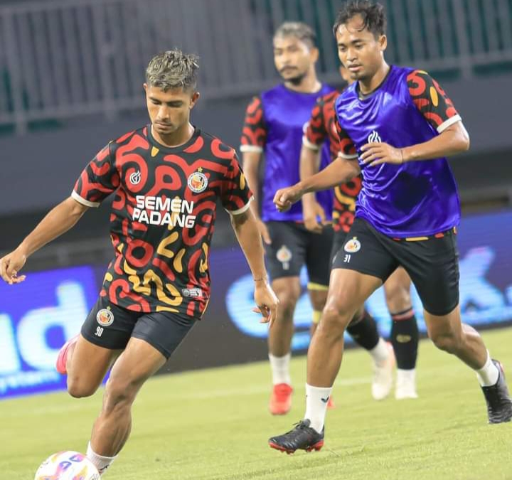 Skuad Semen Padang FC saat menggelar latihan pada sebuah kesempatan.