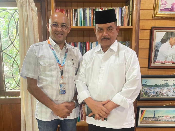 Dirut Perumda AM Padang Hendra Pebrizal bersama mantan Walikota Padang dua periode, Hendra Pebrizal.