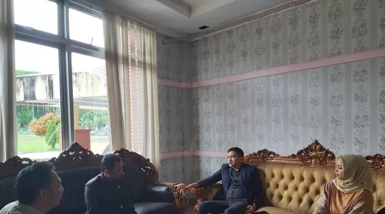 Ketua DPRD Pasbar Dirwansyah menerima kunjungan kerja Ketua DPRD Kota Padangpanjang.