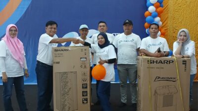 Dalam memeriahkan perayaan HUT BRI dilaksanakan dengan serangkaian kegiatan menarik diantaranya jalan santai bersama keluarga besar Bank BRI Cabang Simpang Empat.